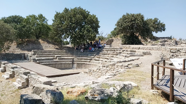 Aşkın yıktığı surların şehri: Troia